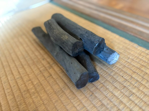 Holzkohle, Kishu-Binchotan aus Ubamegashi-Eiche, etwa 1 kg - Kisyu Sumikobo