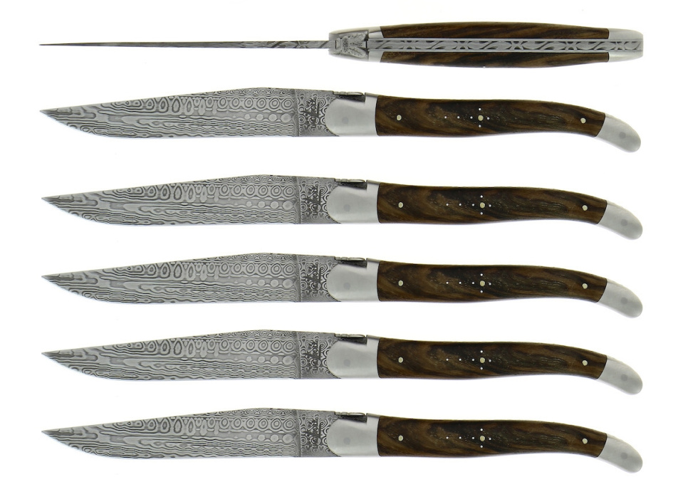 Sechs Messer, Griff aus Nussbaum, Damast matt, Kollektion - Forge de Laguiole in der Gruppe Tischgedeck / Besteck / Messer bei The Kitchen Lab (1446-32920)