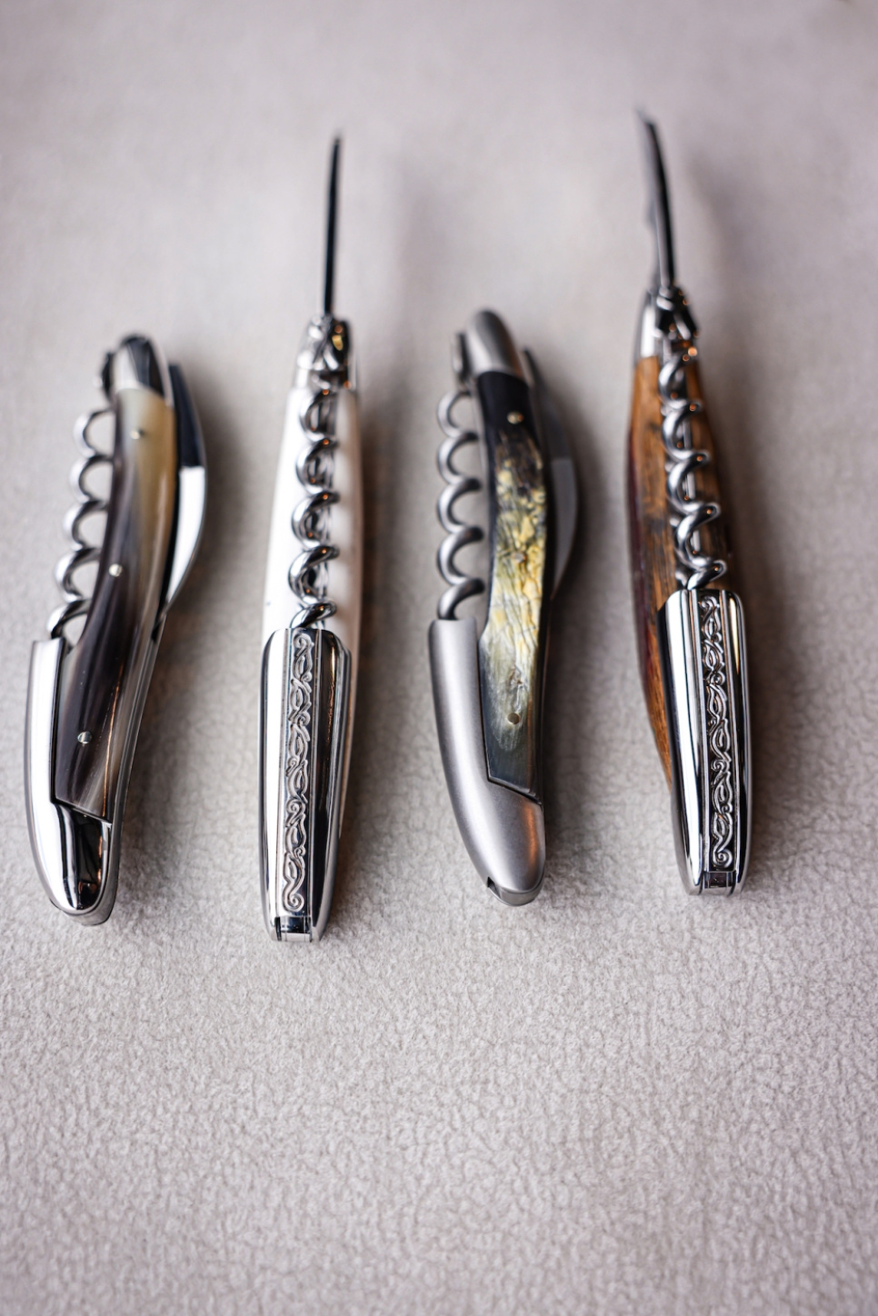 Sommeliermesser aus Knochen, damasziert mit Dekoration, Sammlung - Forge de Laguiole