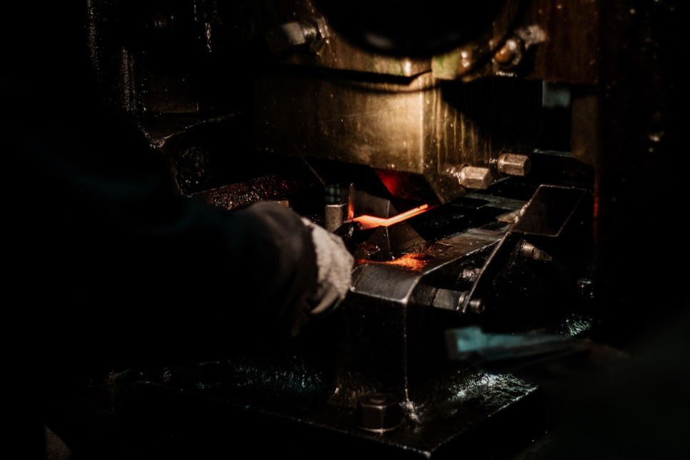 Sommeliermesser aus hellem Horn, damasziert mit Dekoration, Kollektion - Forge de Laguiole