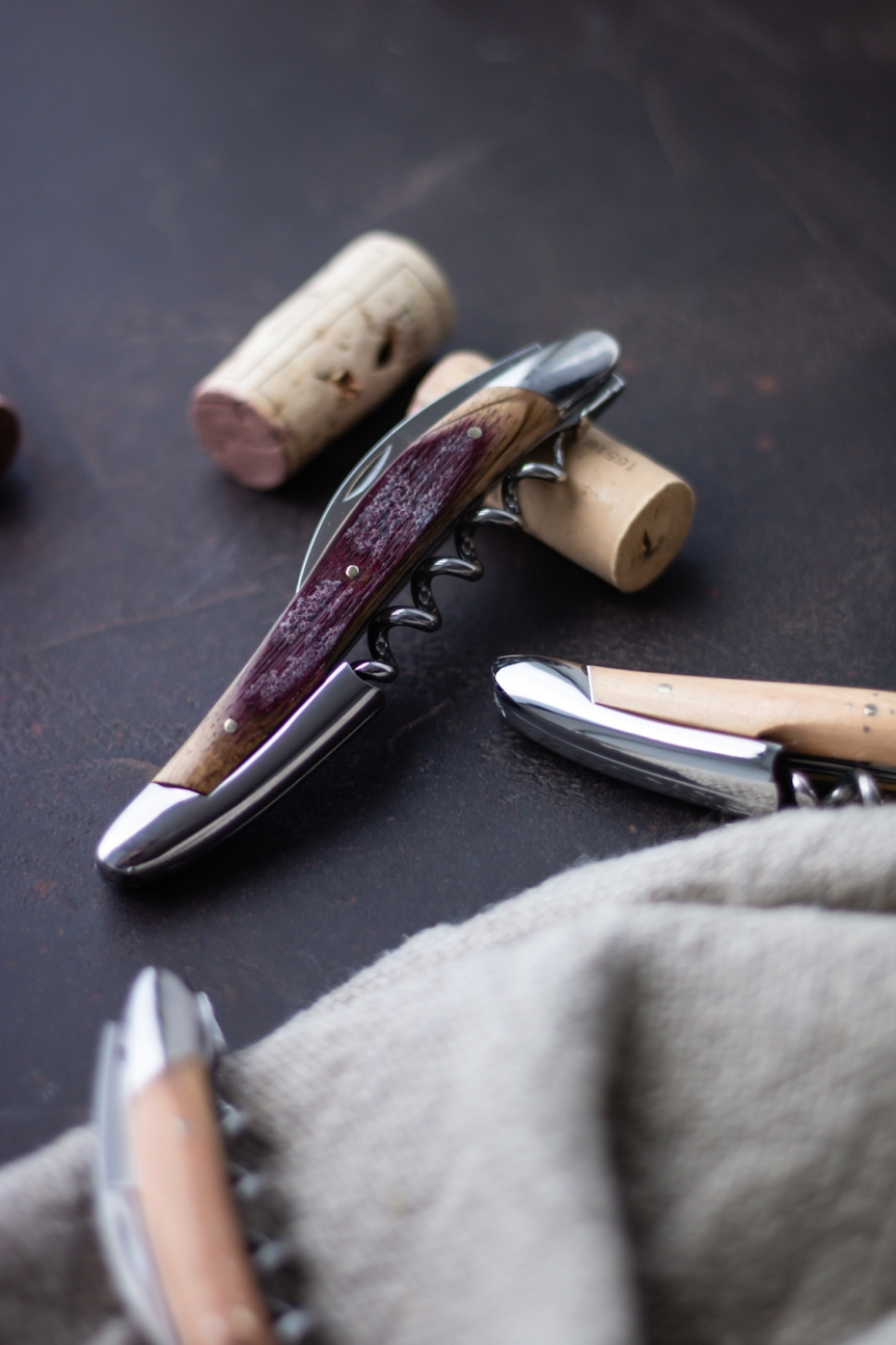 Hölzernes Sommelier-Messer aus Eichenholz, poliert, Tradition - Forge de Laguiole
