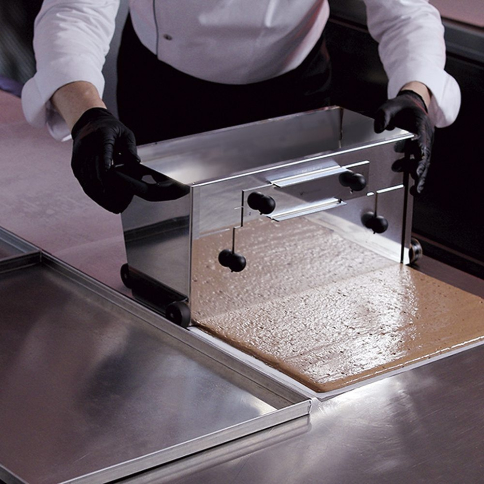 Ebene, Schlitten mit hoher Präzision für weiche Kuchen - Martellato in der Gruppe Backen / Backutensilien / Backzubehör bei The Kitchen Lab (1710-26870)