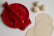 Tortillapresse aus Gusseisen, rot, mit Servilleta – Verve Culture