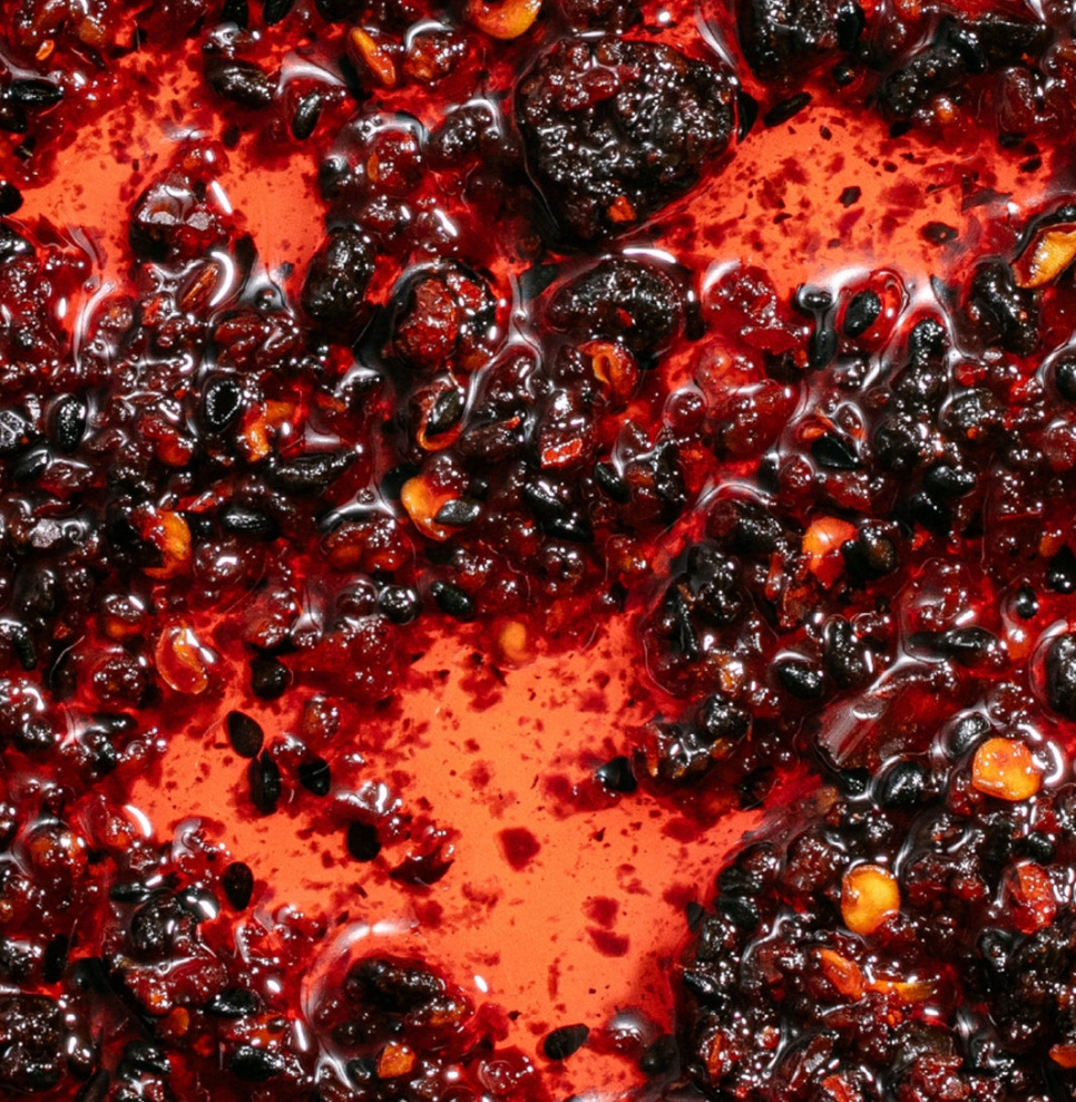 Black Bean Rãyu, knuspriges Chili-Öl mit schwarzen Bohnen und Miso, 240 g - White Mausu